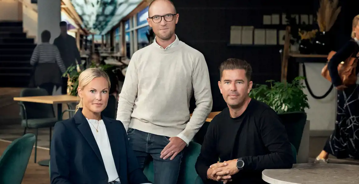 En del av Atomize-teamet: Alexandra Fjällman, Chief Marketing Officer, Oscar Langenius, CFO och Alexander Edström, CEO.