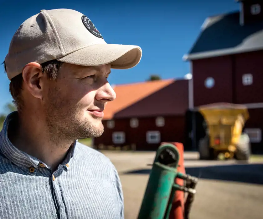 Anders Gunnarsson, Halla Gård