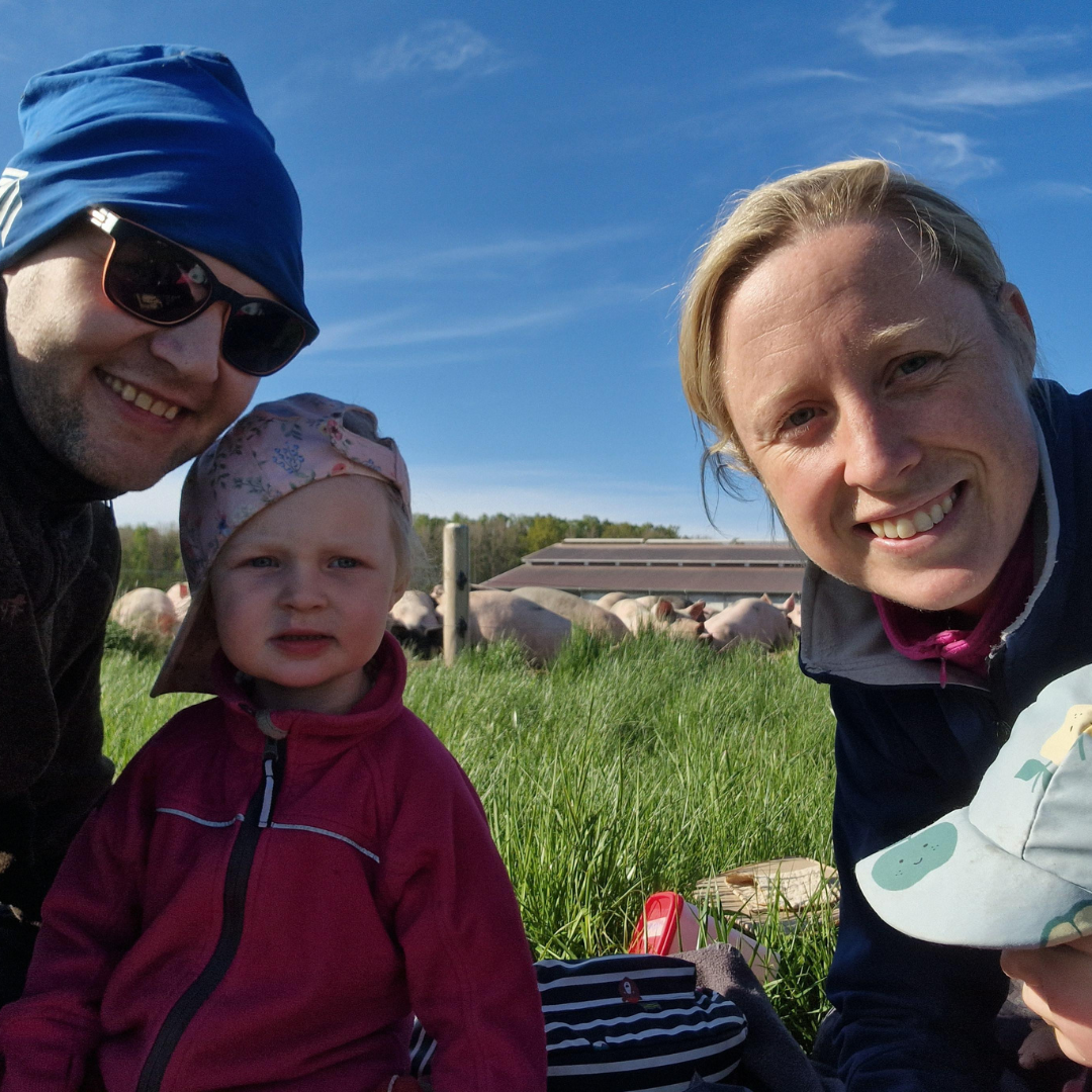 Anders Gunnarsson tillsammans med sin fru och barn. 