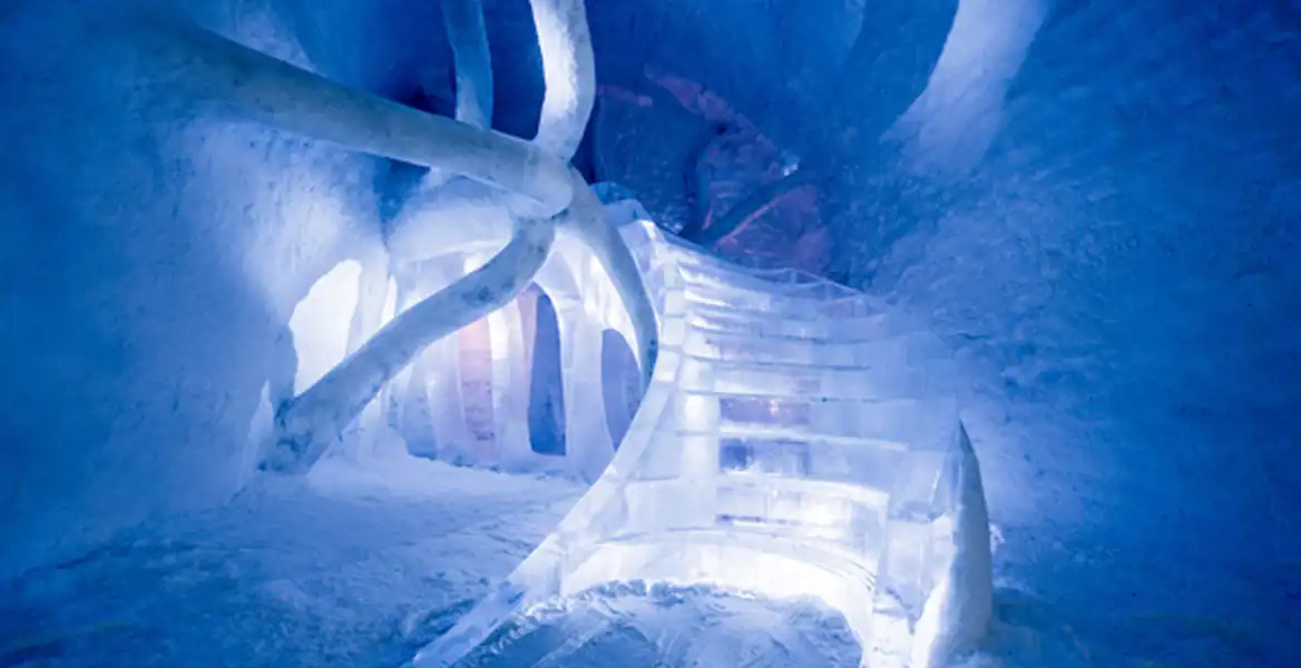 En trappa av is på Icehotel