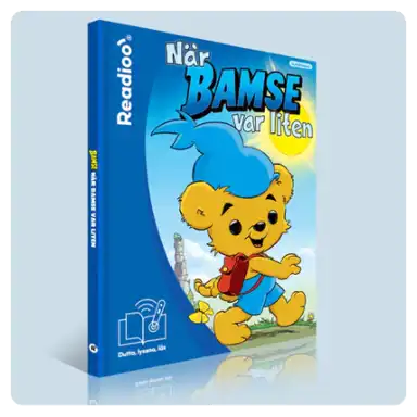 Bokomslag till När Bamse var liten i Readioos interaktiva version. Bamse som liten björn går med ryggsäck i solsken på en stig.