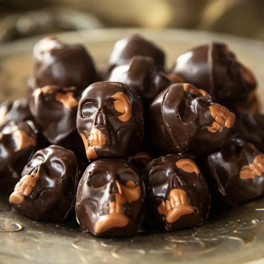 Choklad formad som döskallar. 