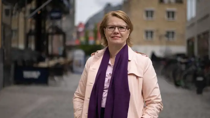 Katarina Sivander i gatumiljö.