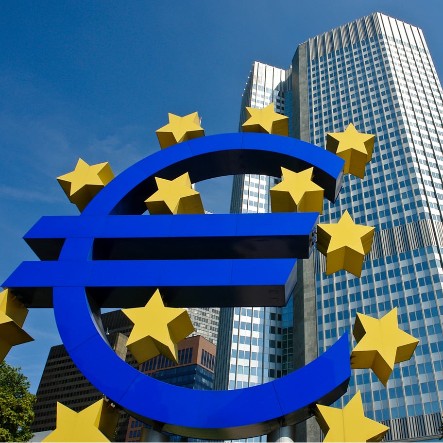 Europeiska Centralbanken med Euro-tecken framför