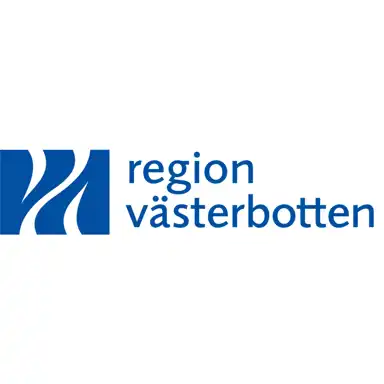 Bilden visar logotypen för Region Västerbotten, en svensk region som ansvarar för hälso- och sjukvård, regional utveckling, kultur och kollektivtrafik i Västerbotten. Logotypen har en blå färgskala och inkluderar ett stiliserat mönster med vågformer, vilket kan symbolisera regionens landskap, vatten och rörelse. Texten "region västerbotten" är skriven i en modern och tydlig font, vilket speglar regionens arbete för utveckling och tillväxt.