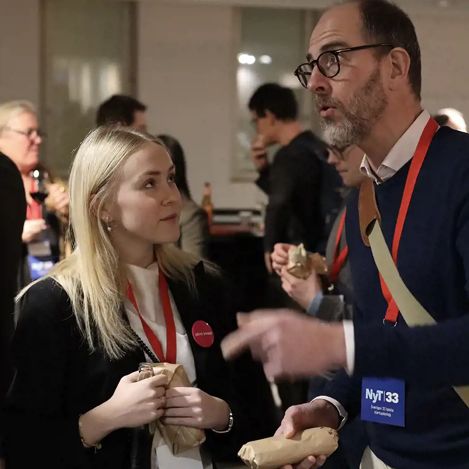 Peter Gullander, Fund Manager på Almi Invest Stockholm, och Hanna Wallin, trainee på Almi, i minglet.